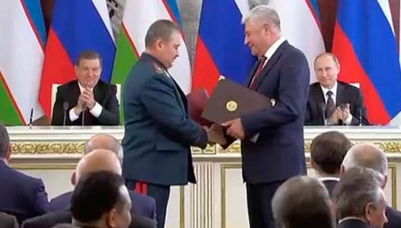 «Тьфу, извините»: диктор Кремля развеселил зал оговоркой про главу МВД «Тьфу, извините»: диктор Кремля развеселил зал оговоркой про главу МВД фото