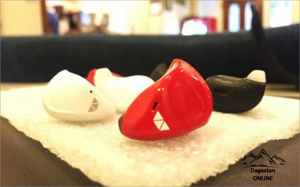 Переводчик, который вставляют в ухо, сломает языковой барьер в хадже фото