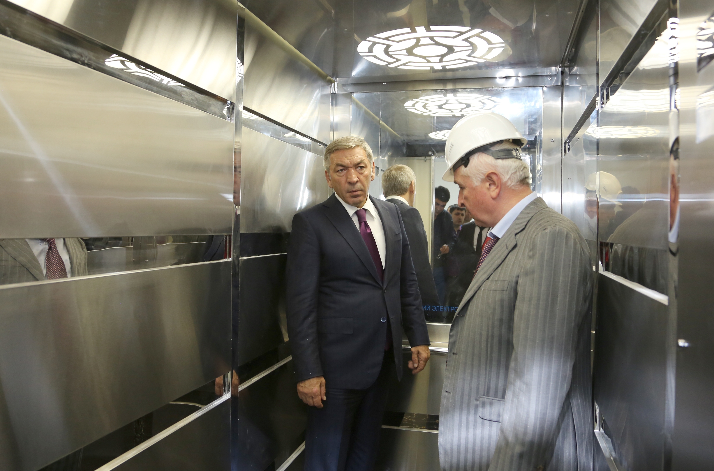 Строительство для переселенцев  фото