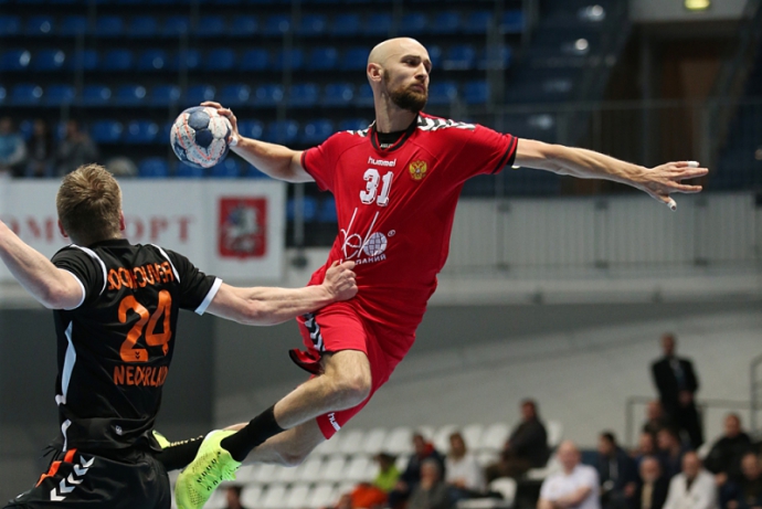 Дагестанец Тимур Дибиров помог сборной России по гандболу стартовать с победы на чемпионате мира фото