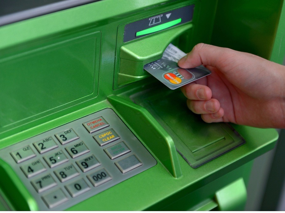 Во всех филиалах МФЦ до конца года появятся банкоматы. Во всех филиалах МФЦ до конца года появятся банкоматы. фото