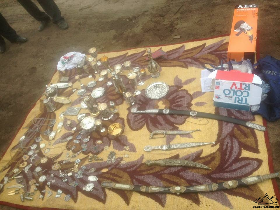 Возвращение украденных экспонатов на законное место фото