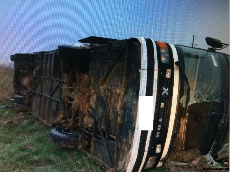 В Ставропольском крае перевернулся рейсовый автобус Махачкала — Кисловодск фото