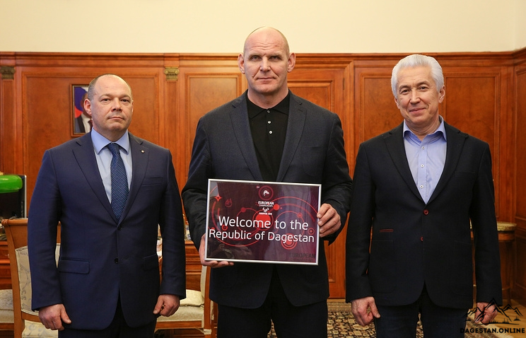 Карелин назвал мужественным решение украинских борцов выступить на ЧЕ-2018 в Дагестане   фото