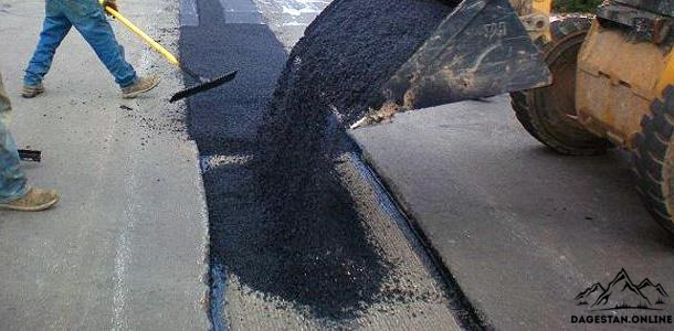 Правительственная комиссия поручила заменить выравнивающий слой асфальта на одной из улиц Махачкалы фото