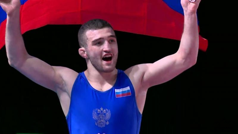 Артур Найфонов принес России пятую золотую медаль чемпионата Европы по вольной борьбе фото