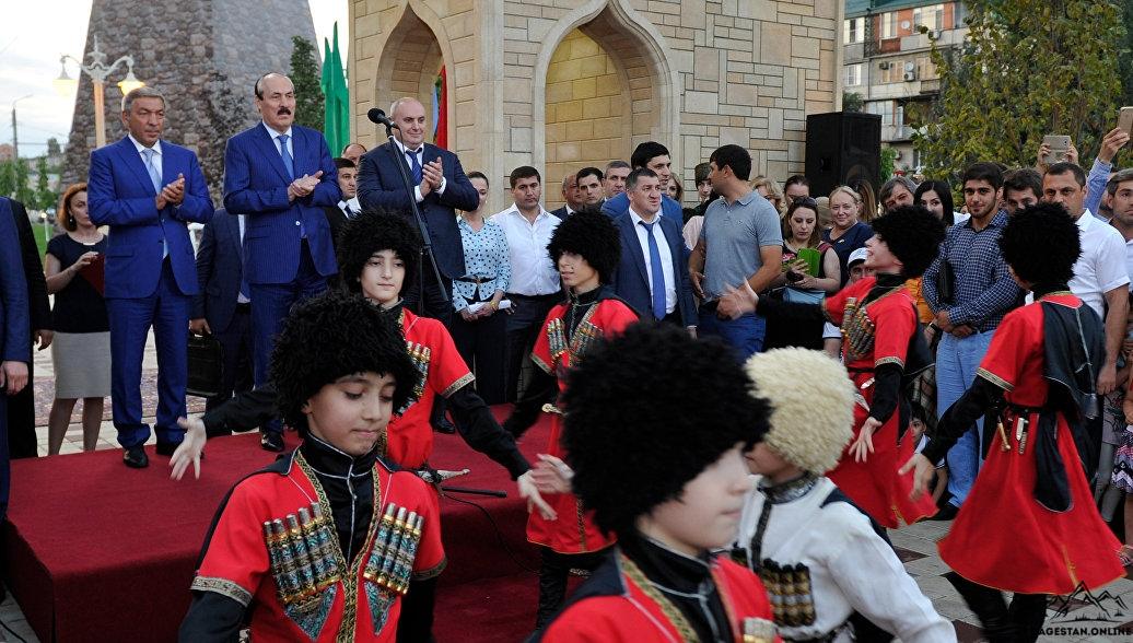 В Махачкале во второй раз открылся цветочный фестиваль "Дагестан в миниатюре" фото