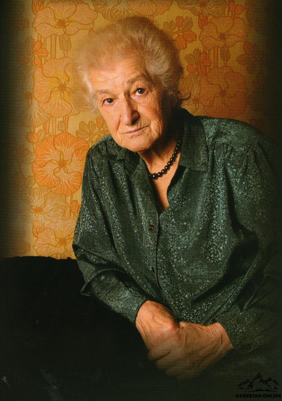 ДМИИ им. П.С. Гамзатовой приглашает на выставку, посвященную 90-летию со дня рождения Манабы Магомедовой фото