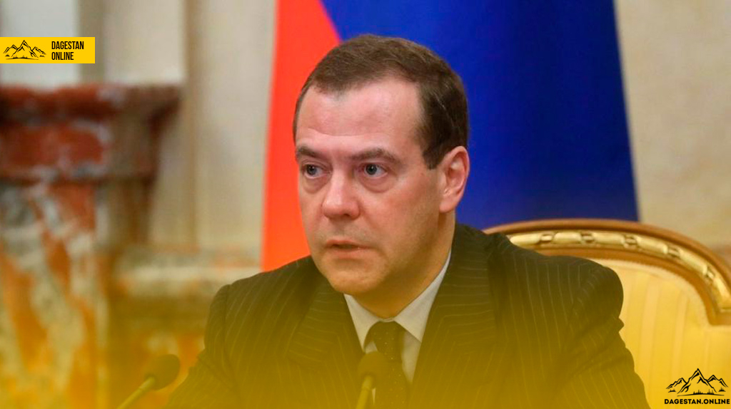 ​​Медведев предложил субсидировать путевки в Россию для иностранных туристов фото