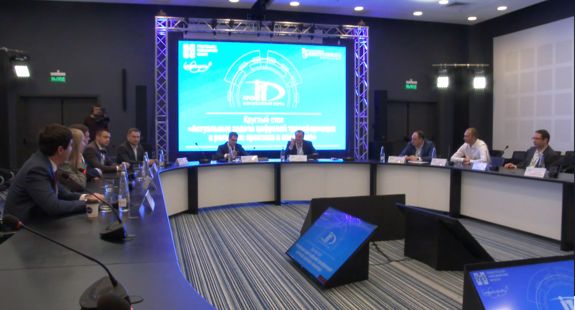 "Разные чувства испытывает" - Рустам Рустамов фото