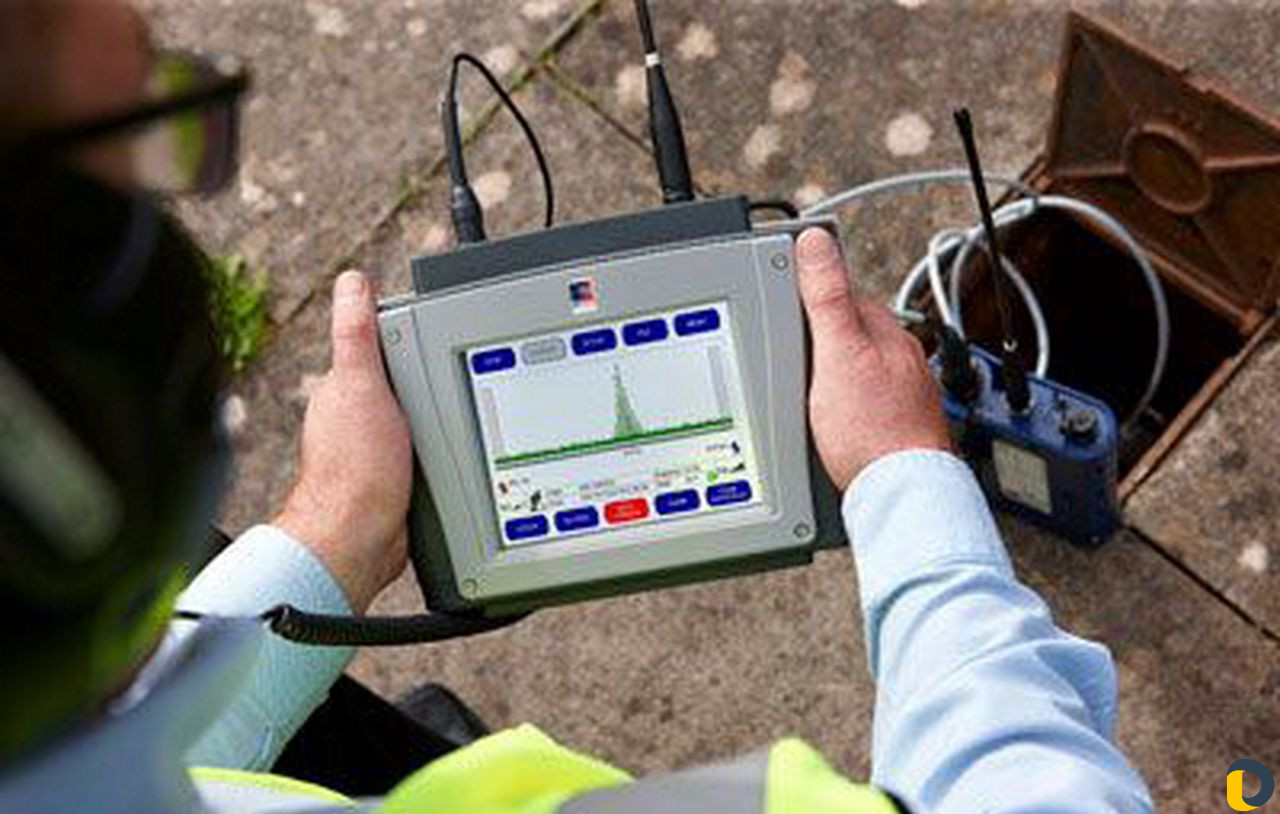 Прибор поиска под землей. Прибор поиска утечек воды. Аппарат для утечки воды. Аппарат для обнаружения воды под землей. Прибор для поиска грунтовых вод.