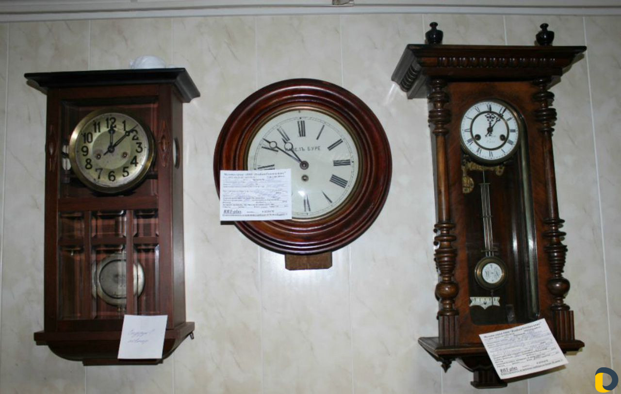 Корпус для настенных часов. Старинные настенные часы. Часы в деревянном корпусе. Часы настенные деревянные старинные. Антикварные часы настенные.
