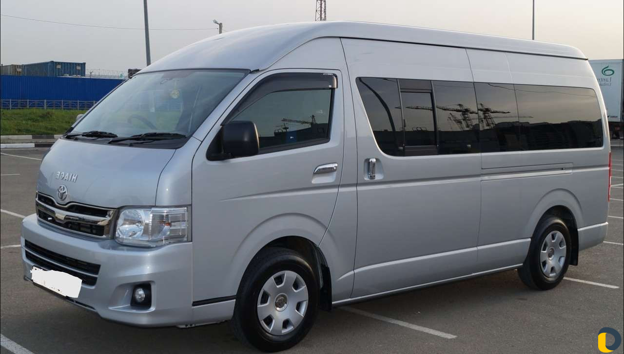 Минивэн барнаул. Микроавтобус Toyota Hiace. Minivan Toyota Hiace. Тойота Хайс 5 поколения. Тойота Хайс микроавтобус 2012.