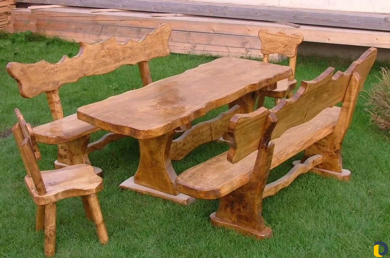 стол и стулья из массива дерева под старину для дачи