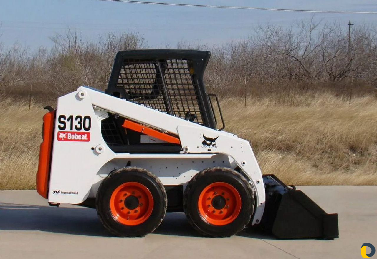 Мини погрузчик. Бобкэт s130. Погрузчик Бобкэт s130. Мини-погрузчик Bobcat 130. Bobcat s130 с щеткой.